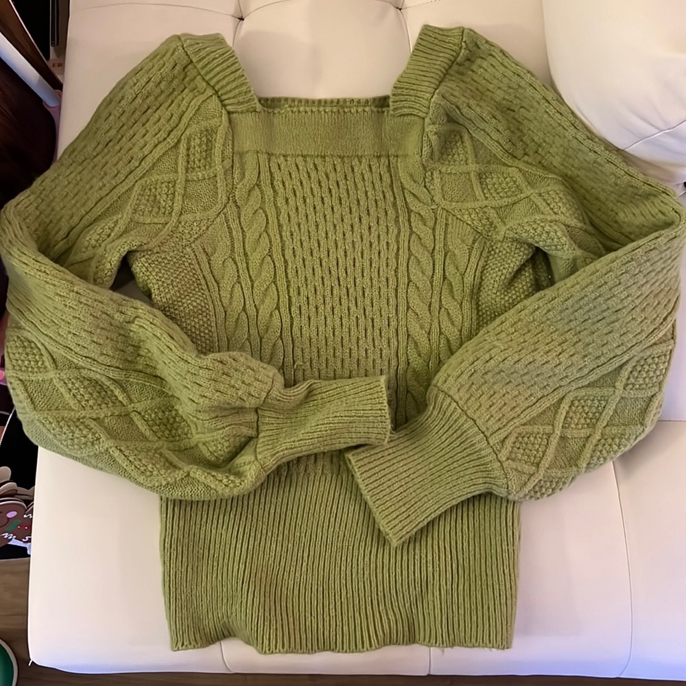 Green one-size sweater
